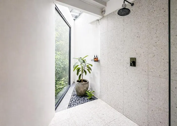 1br Prime Location *
