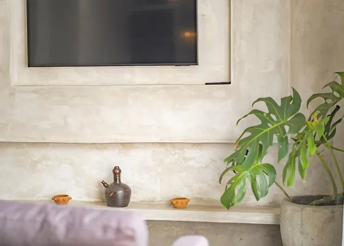 1br Prime Location